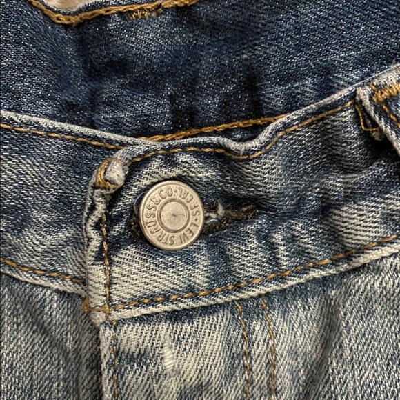 ❌SOLD❌ denim blue levi’s shorts - Picture 7 of 7